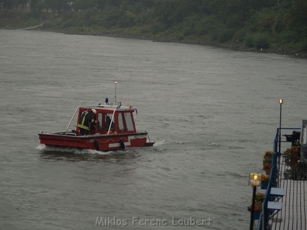 Person gesprungen Koeln Muelheim Muelheimer Bruecke    P48.JPG